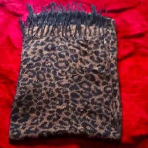 Scarf leopard
